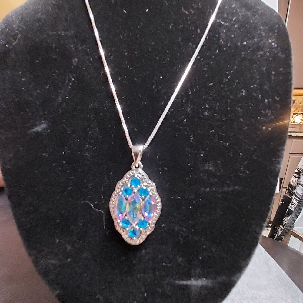 MISTY TOPAZ PENDANT